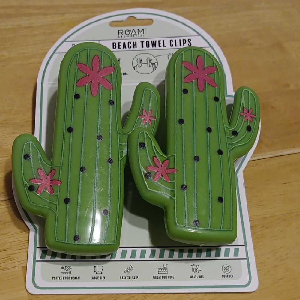 ROAM Cactus Or Seashell Towel Clips Set - Picture 2 of 5
